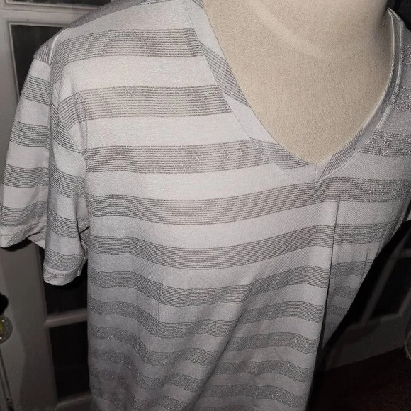 Ron‎ Thomson Mens Gray White Striped V Neck Tshirt Large - Picture 3 of 4